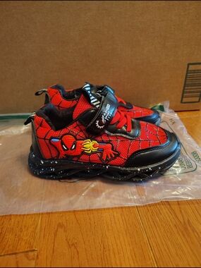 Kids Red Spider Lights & Graphic Velcro Sneakers